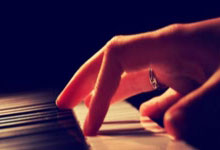 FB体育注册网址-梅西双响，助巴萨逆袭切尔西，重燃荣耀之路