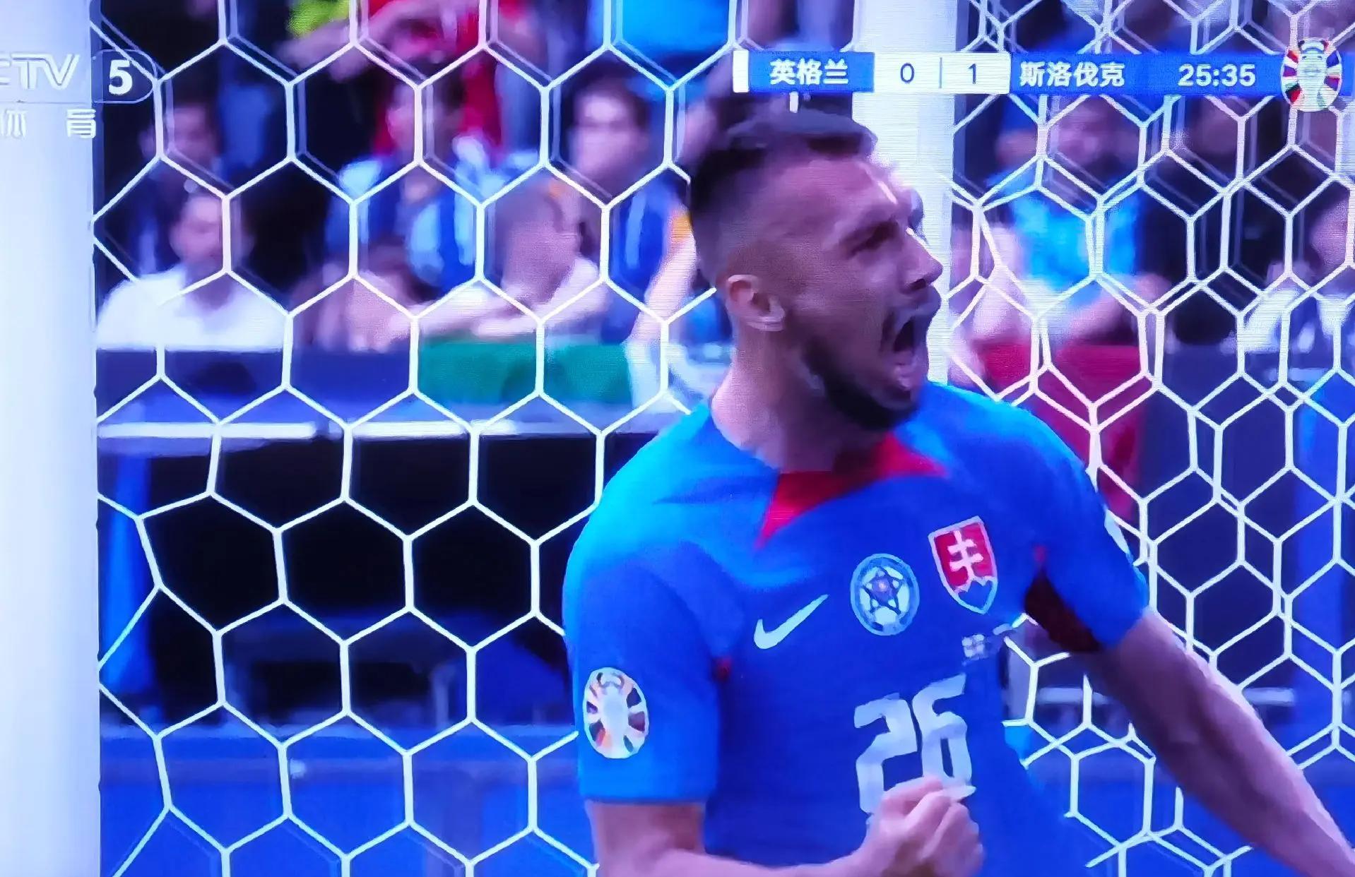 -斯洛伐克队在欧国联比赛中失误连连