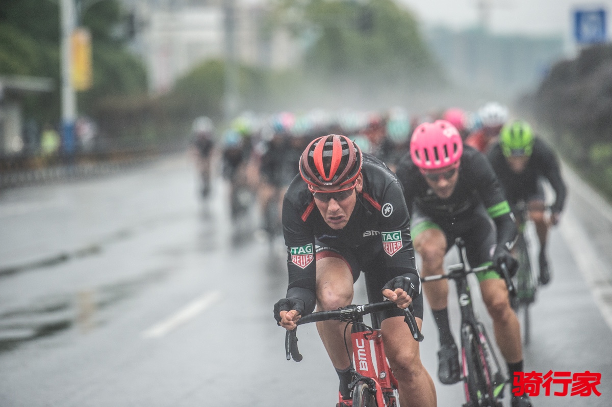 包含背水一战决胜局，激情奋力向冠军冲刺的词条