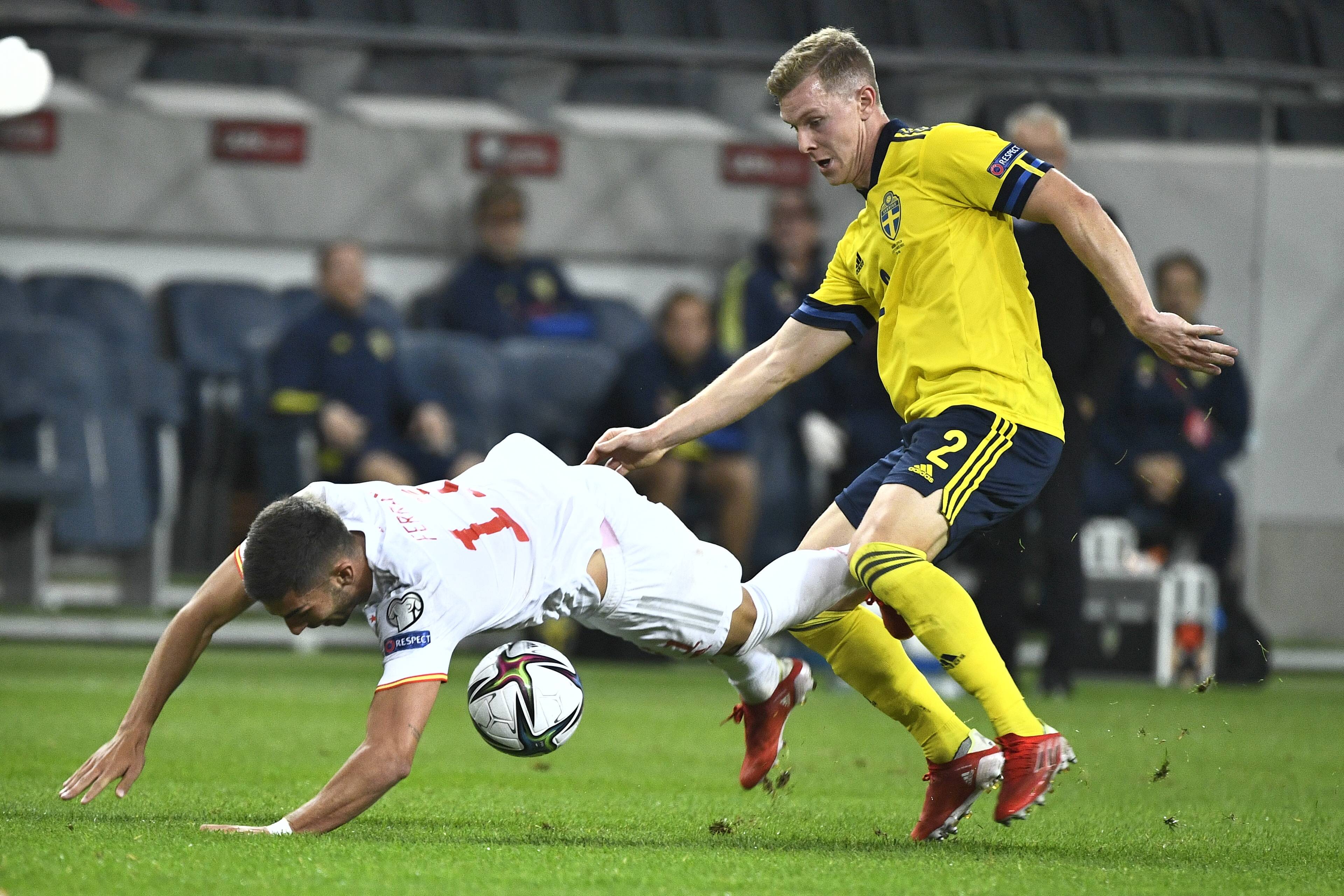 快节奏足球比赛呈现劲爆场面