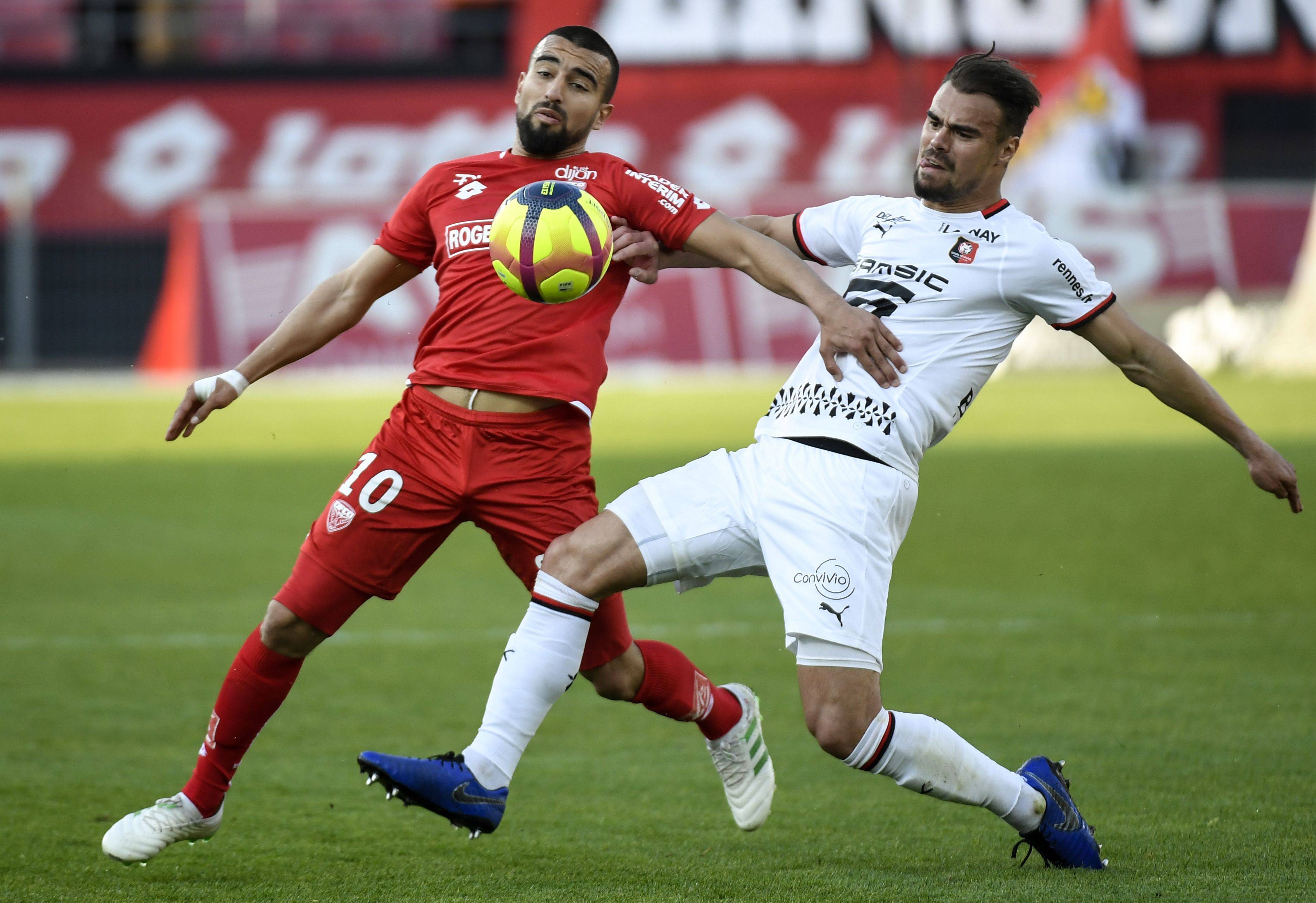 包含亚眠客场击败对手，保住胜利颜面的词条