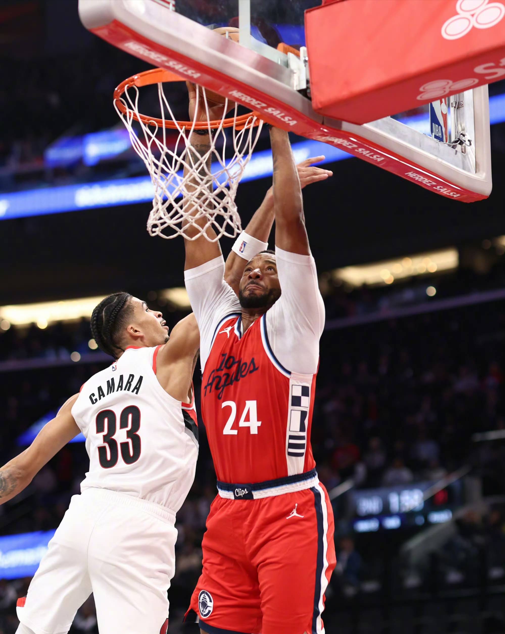 猛龙主场取胜黄蜂，豪取七连胜