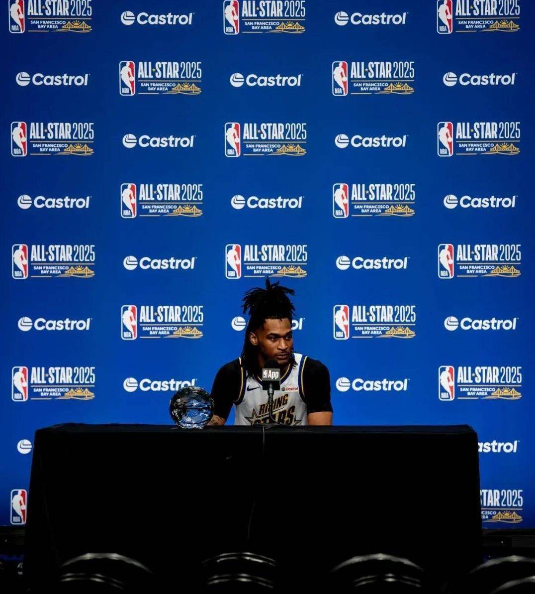 包含闪耀明星本西蒙斯带伤出战，带领球队反败为胜的词条