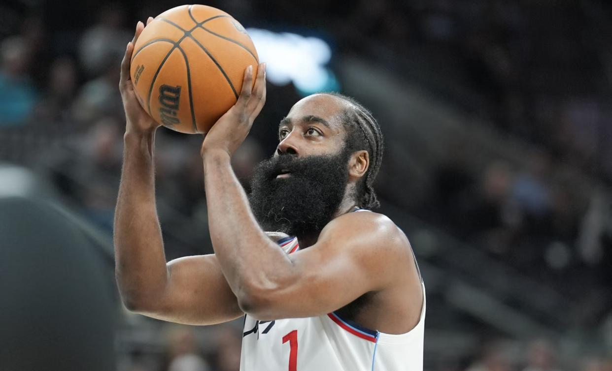 包含闪耀明星本西蒙斯带伤出战，带领球队反败为胜的词条