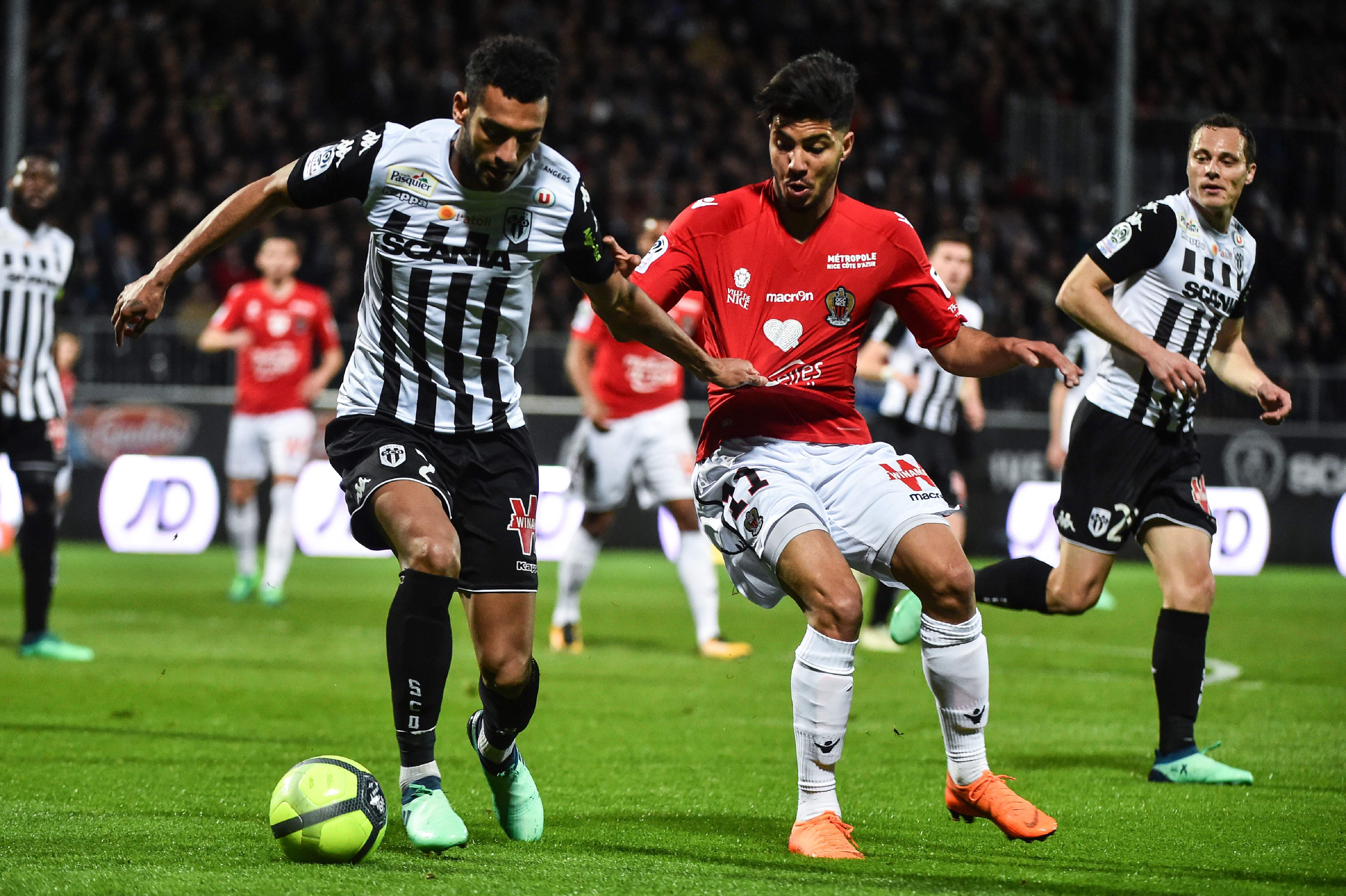 包含昂热主场大捷尼斯，轻松获胜的词条