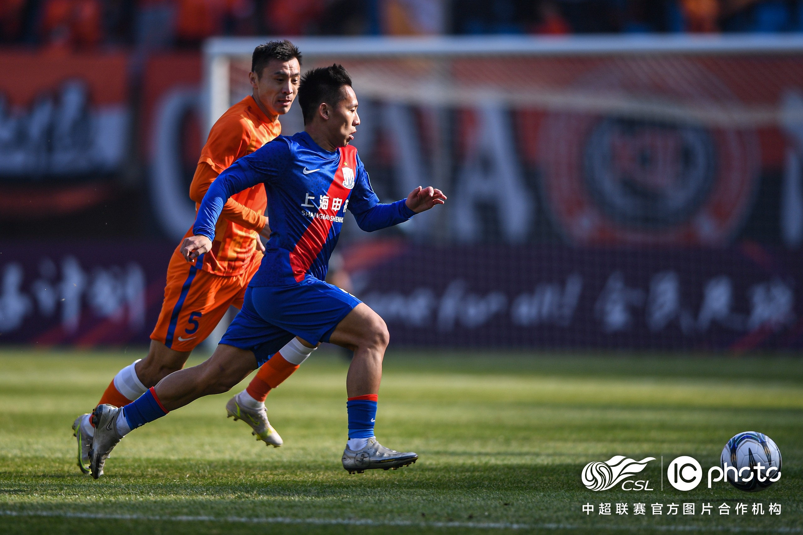 佛罗伦萨惊险获胜，球队全力向前迈进