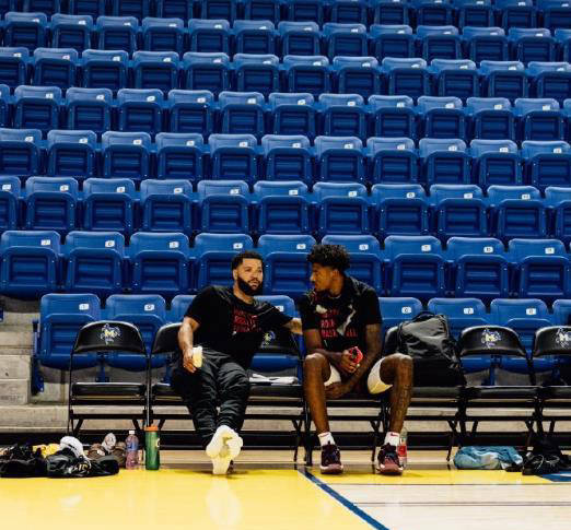 包含马里逆转加蓬，取得关键胜利的词条