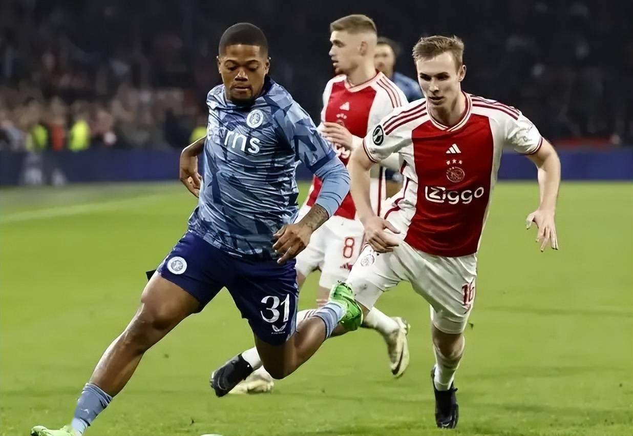 阿贾克斯对阵亚特兰大，场面激烈