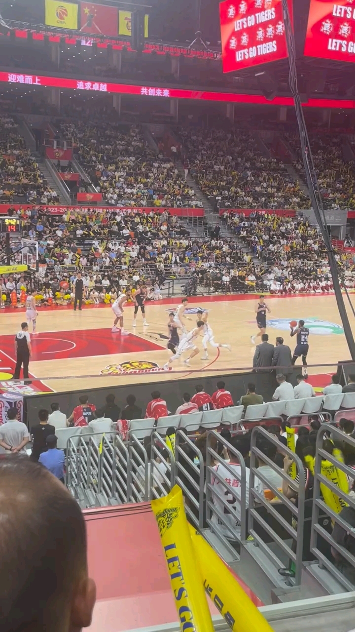 传球精准，团队默契不可忽视