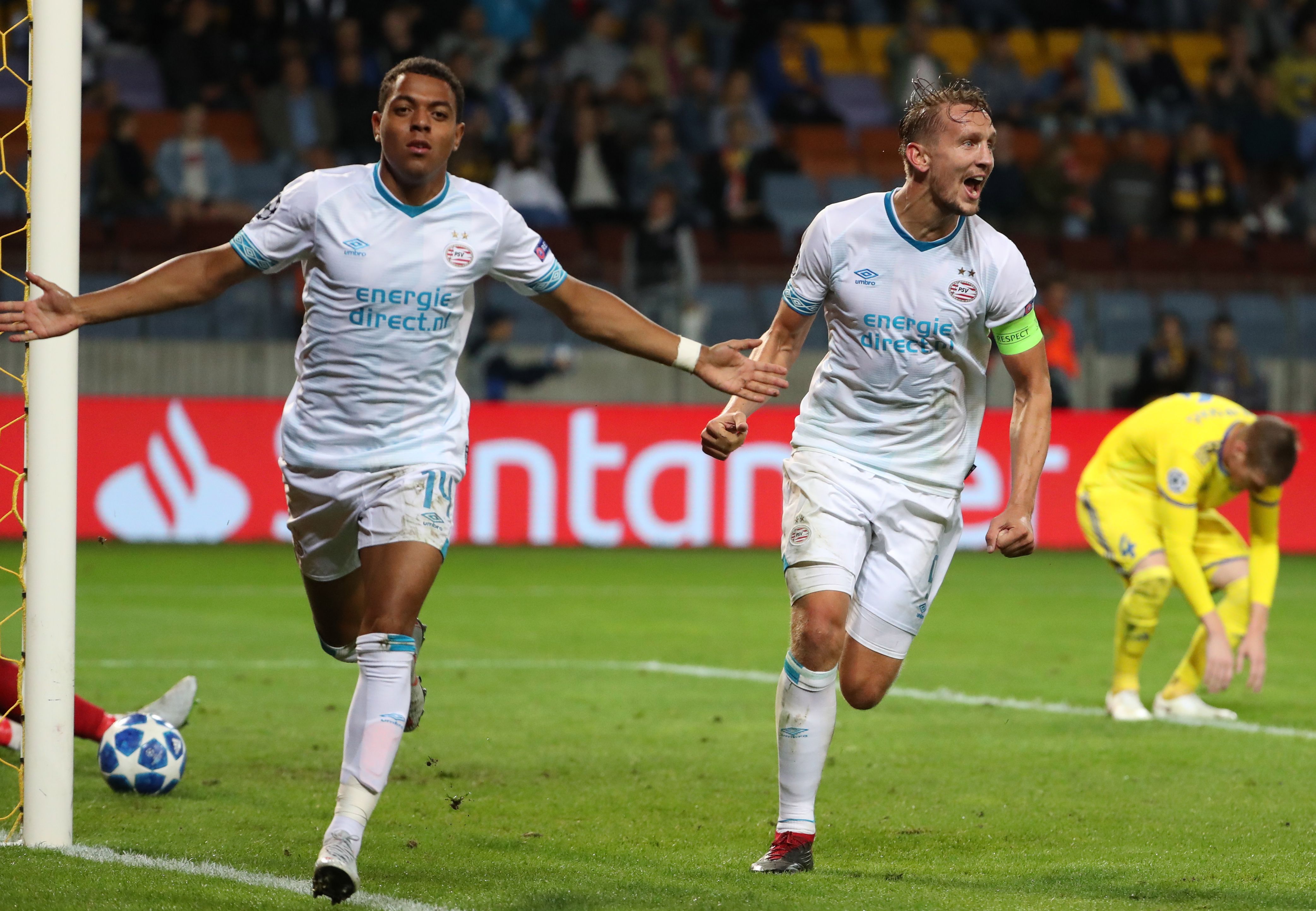 关于荷兰国家队成功挺进欧洲杯半决赛,战绩斐然的信息 关于荷兰国家队成功挺进欧洲杯半决赛,战绩斐然的信息