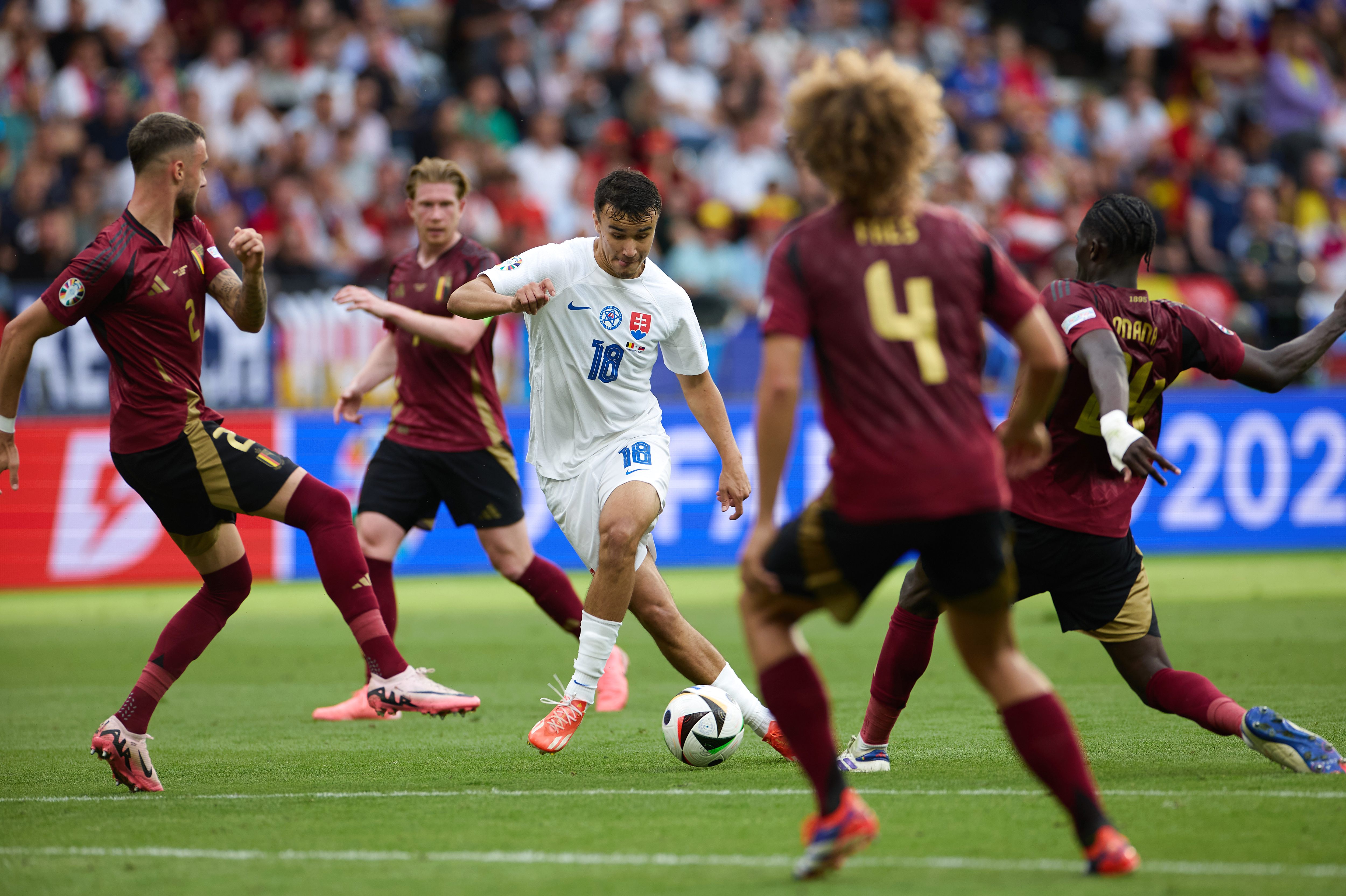 瑞典与斯洛伐克将上演精彩足球对决