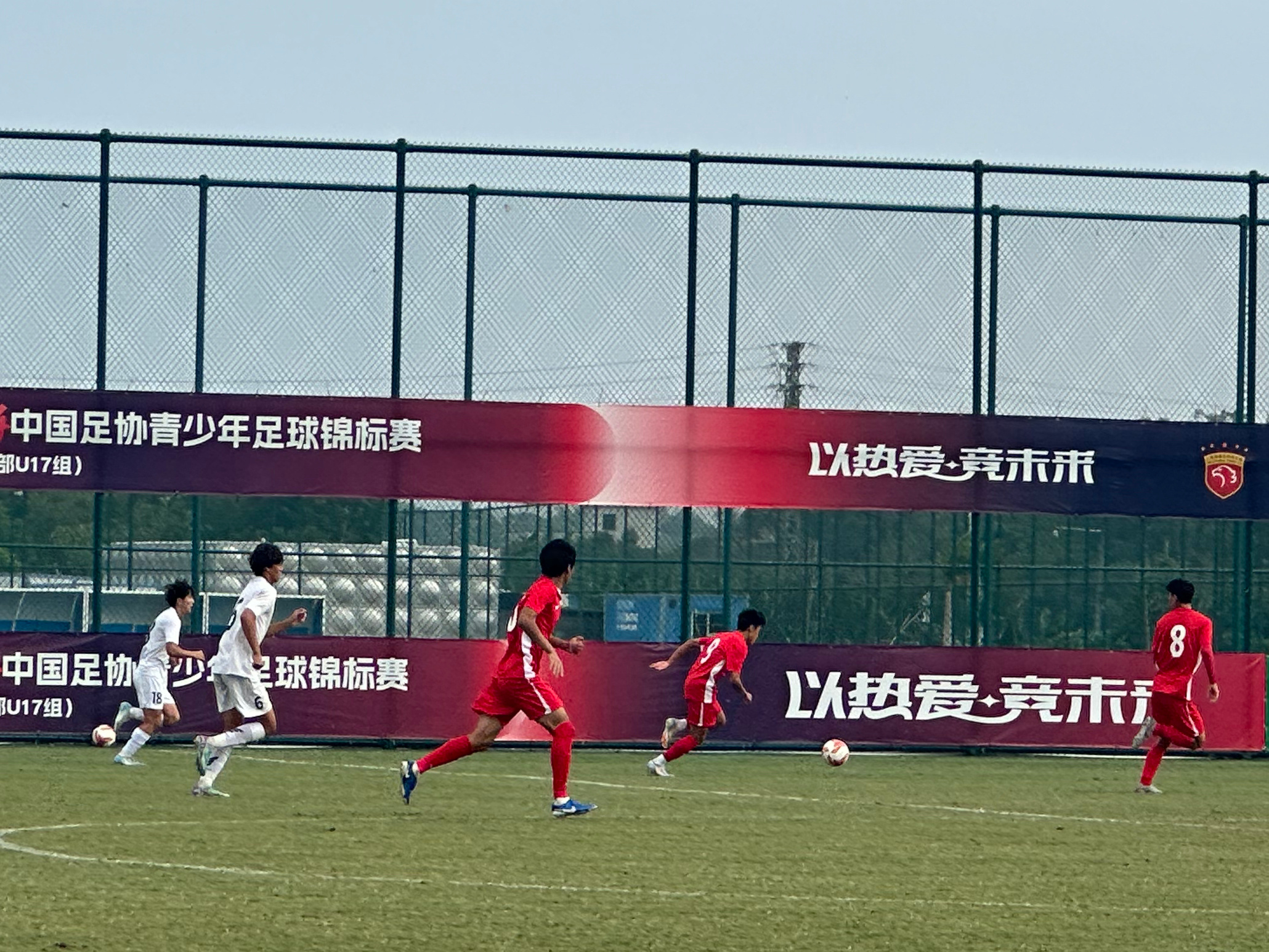 紧凑激烈!比赛过程中双方球队竭尽全力 紧凑激烈!比赛过程中双方球队竭尽全力