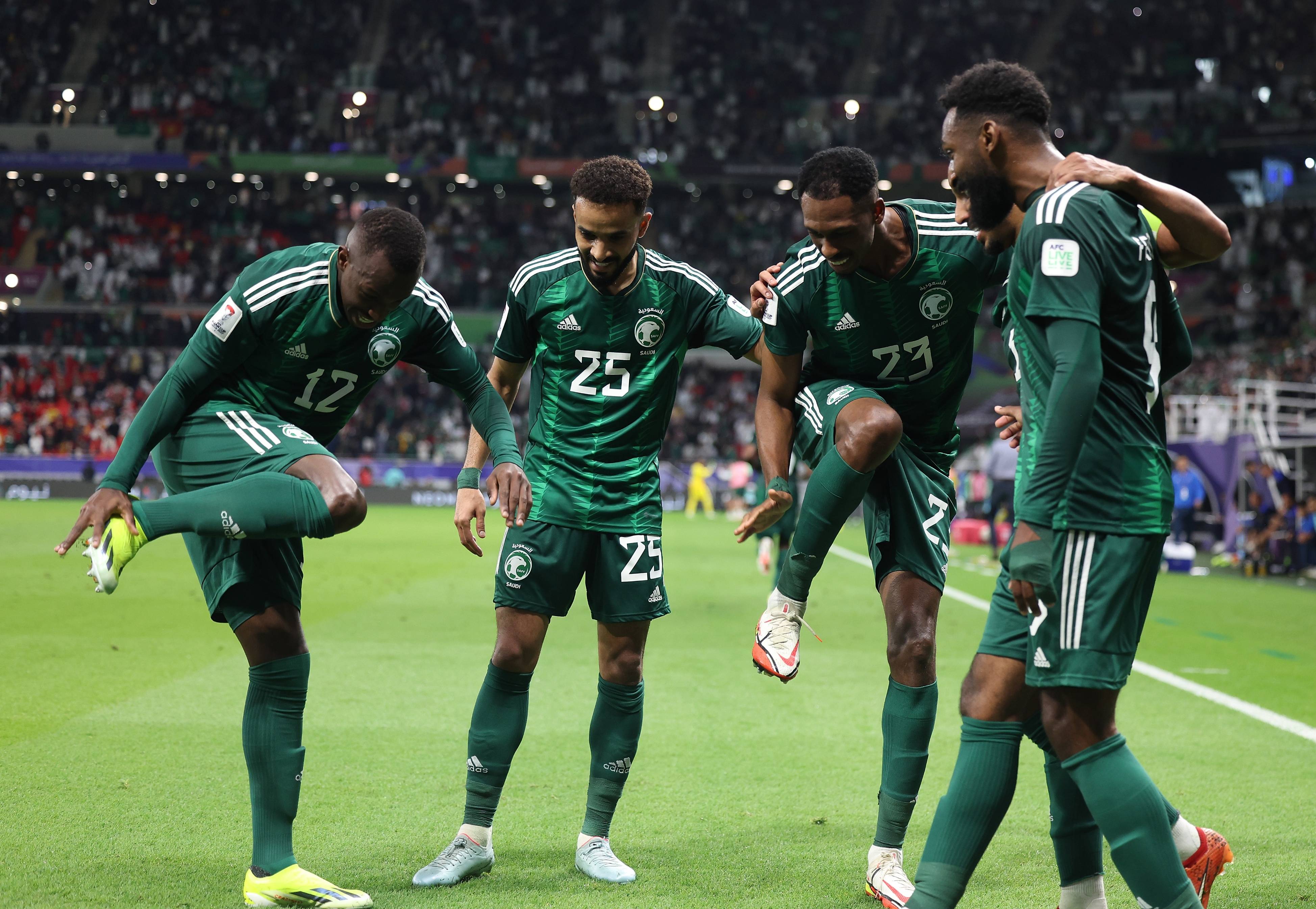 亚洲足球联赛呈现出激烈竞争态势