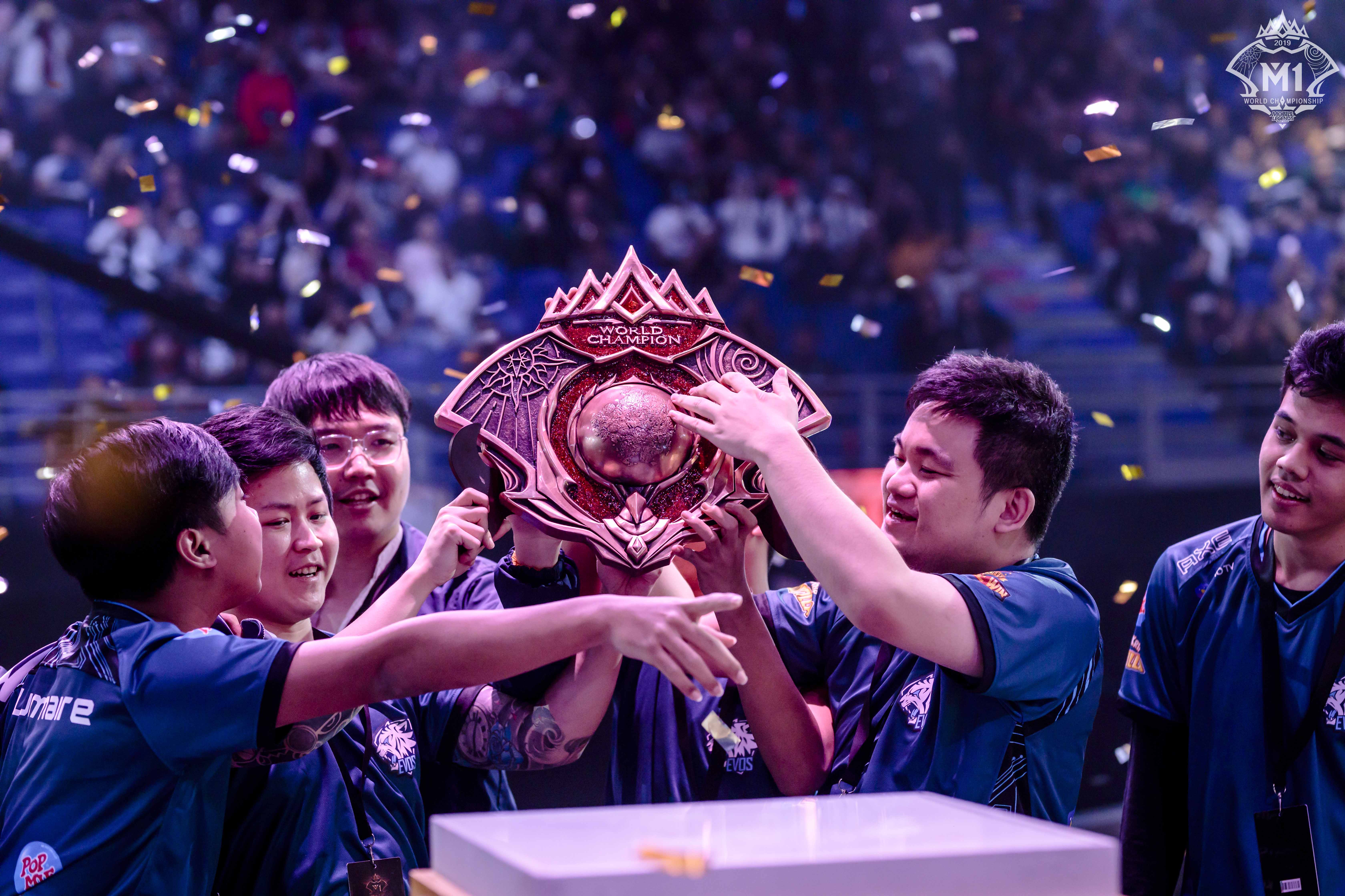 运动员拼尽全力，决赛殊死搏杀