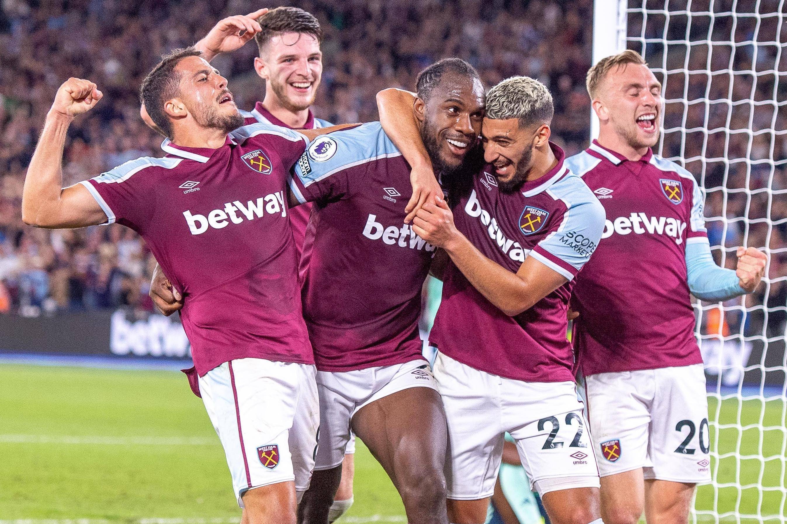 包含本周末热门足球对决赛况:激战一触即发的词条 包含本周末热门足球对决赛况:激战一触即发的词条