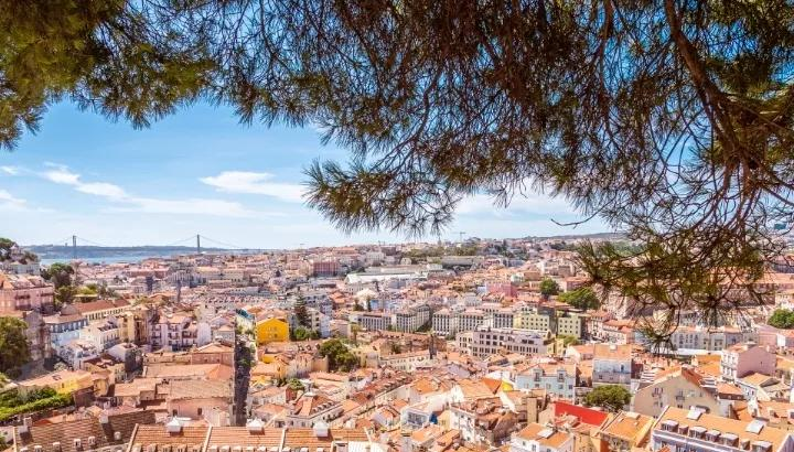 包含疲劳作战却不示弱，球员奋力抗争至最后的词条