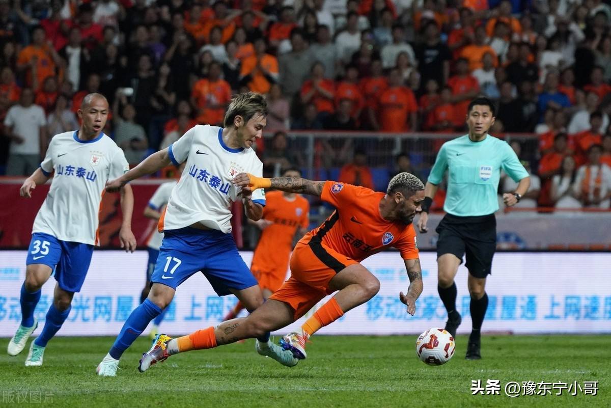 包含国安后防连连失误，遭遇中超两连败的词条