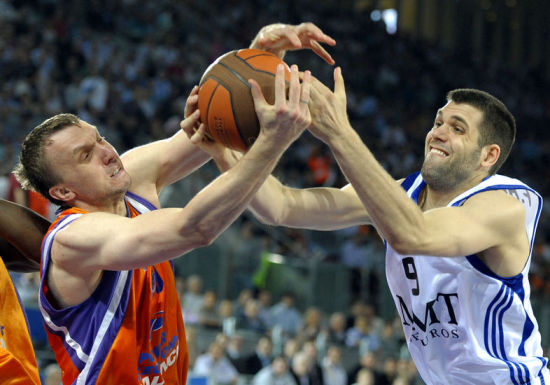 西班牙男子篮球联赛决赛陷入白热化，巅峰对决激昂