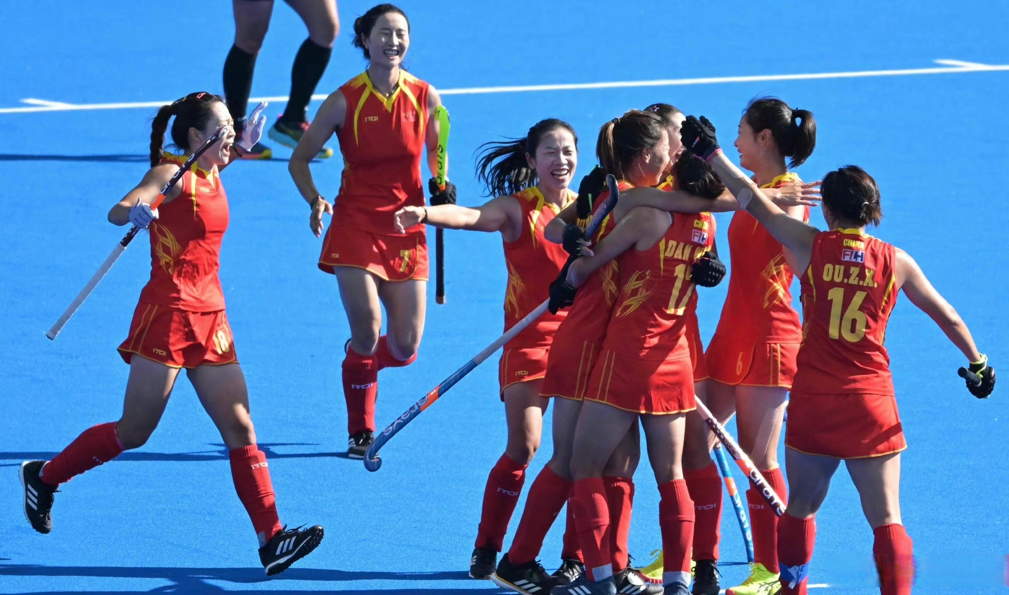 比利时女曲队激情对抗欧洲风云人物 比利时女曲队激情对抗欧洲风云人物