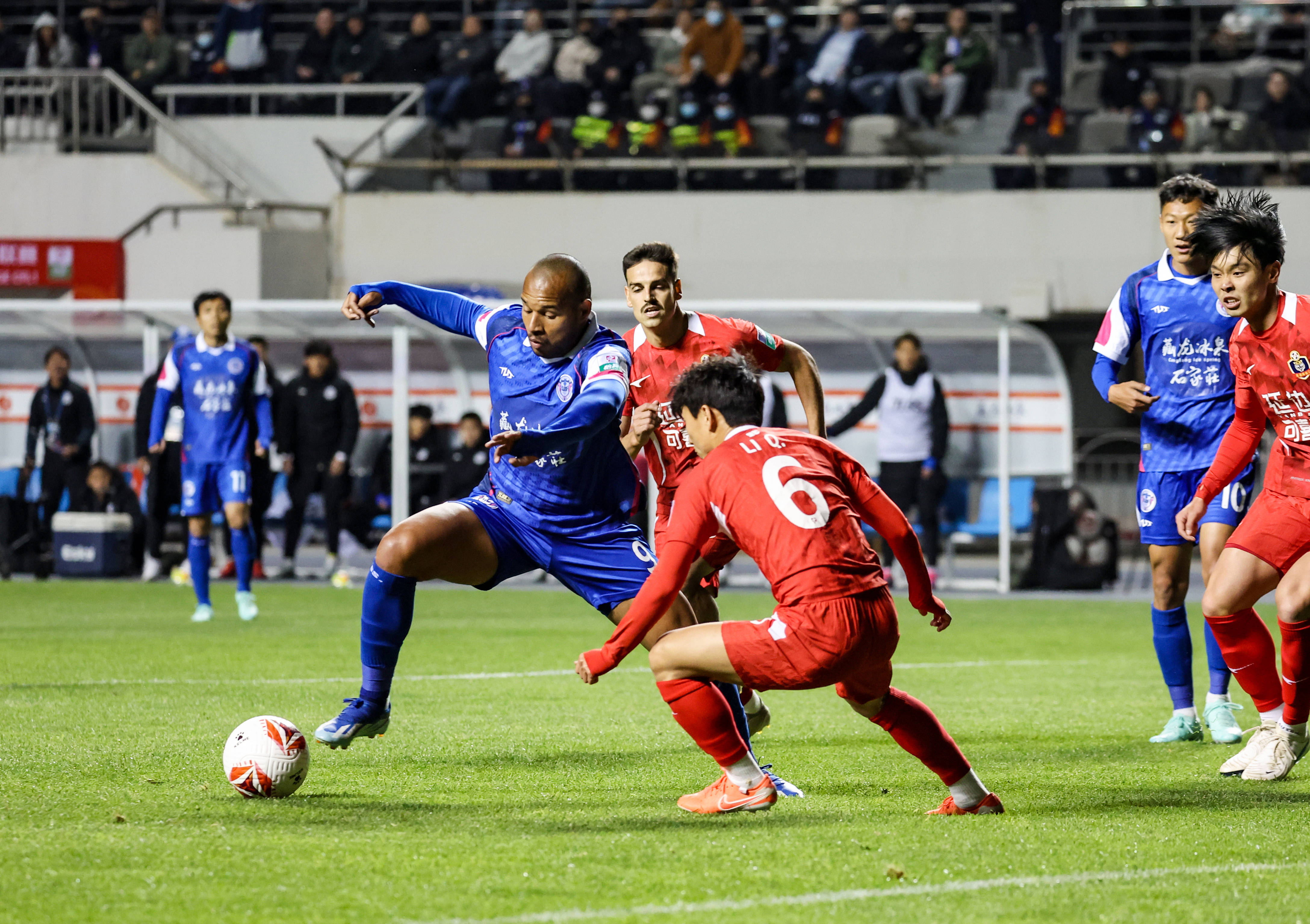 南方劲旅连续取得胜利，震撼中超赛场