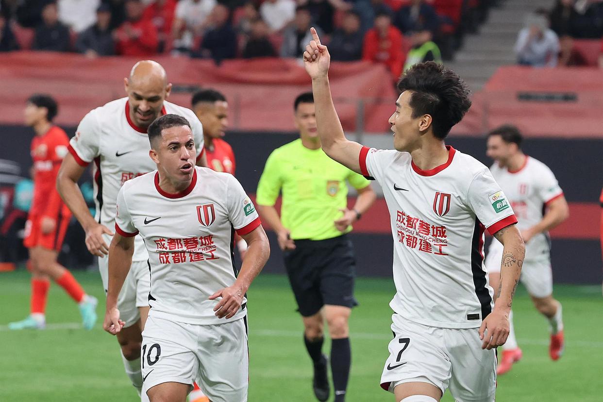 南方劲旅连续取得胜利，震撼中超赛场