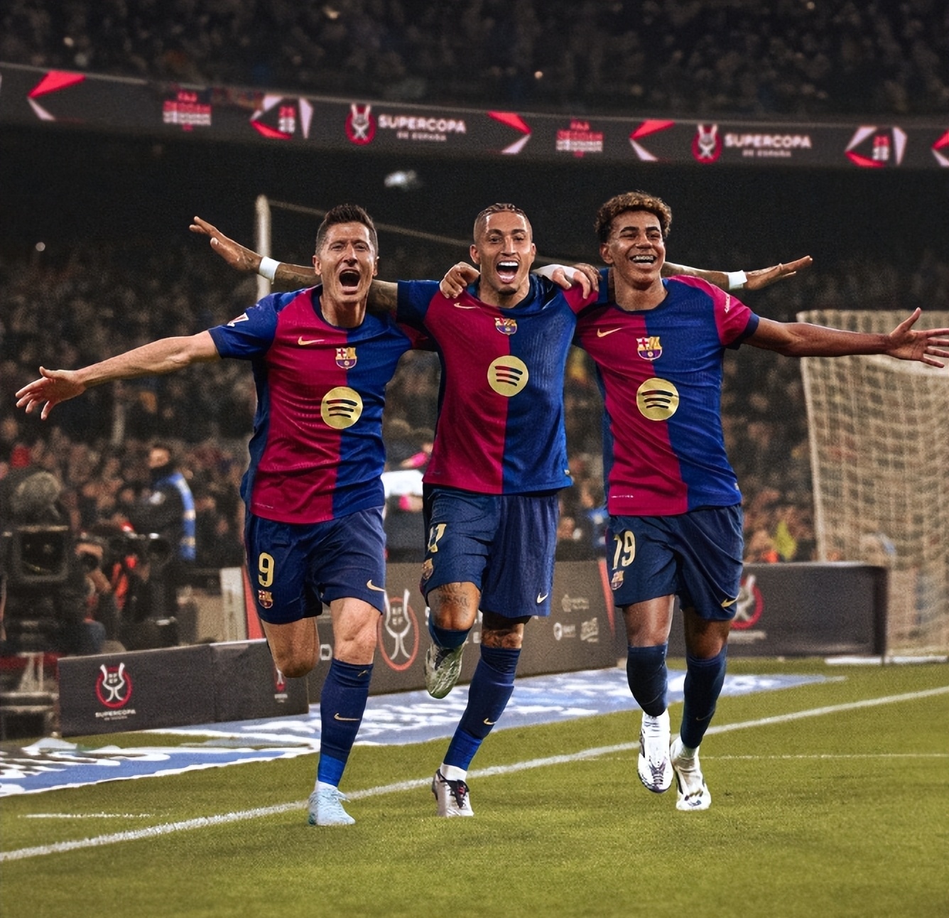 包含欧预赛赛场上演绝地反击，巅峰对决三连胜的词条