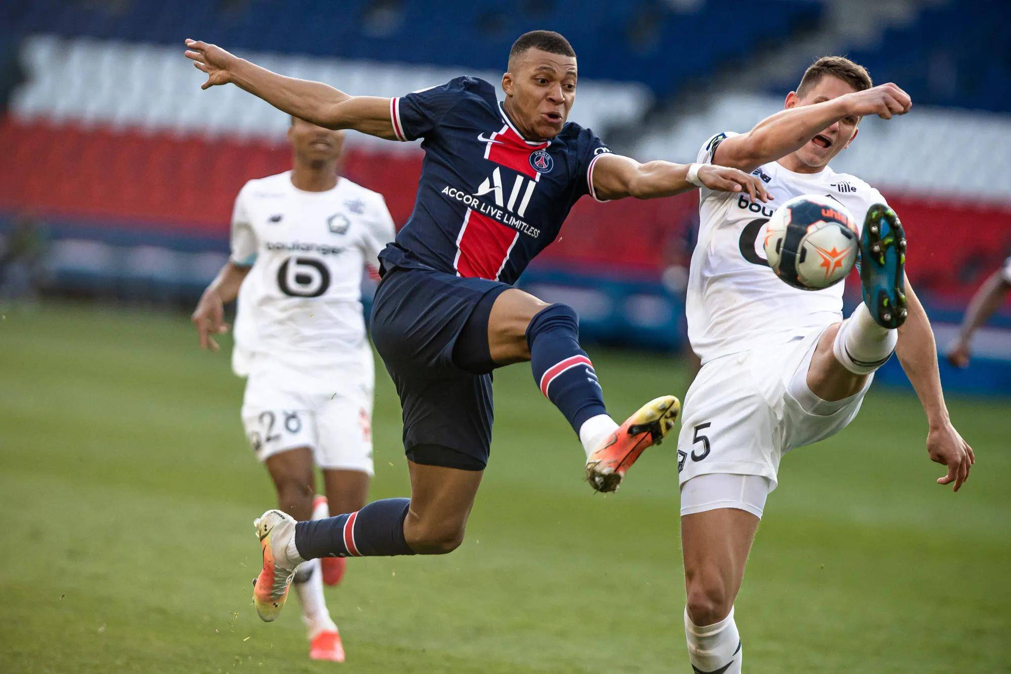 包含巴黎圣日耳曼主场告捷，双杀利物浦晋级四强的词条