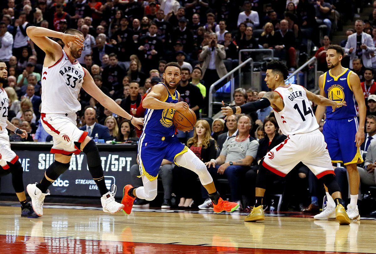 猛龙主场力克勇士，雄起六连胜