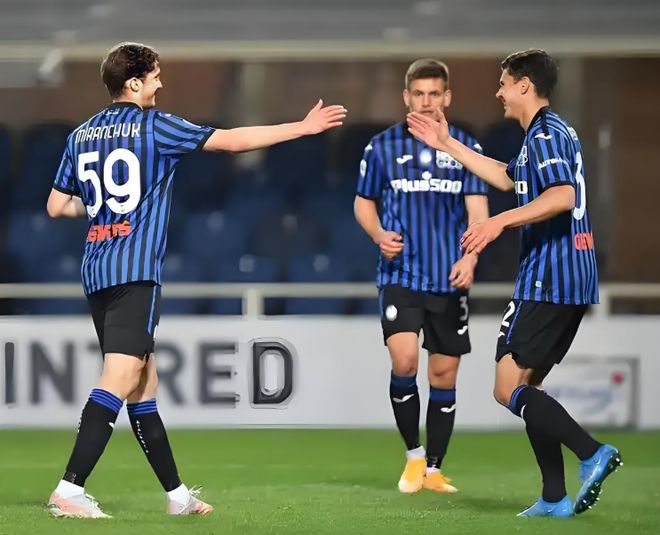 包含热那亚客场逆转击败对手，士气高涨的词条