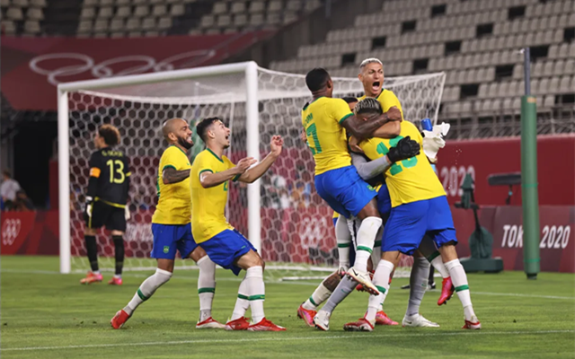 红军奋力击败西班牙皇家，杀入决赛！