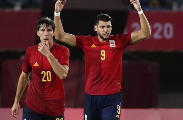 红军奋力击败西班牙皇家，杀入决赛！