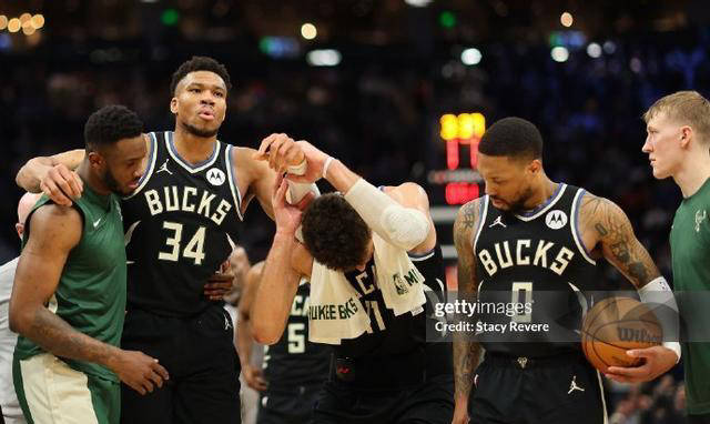 雄鹿主场告捷，雄鹿击败尼克斯