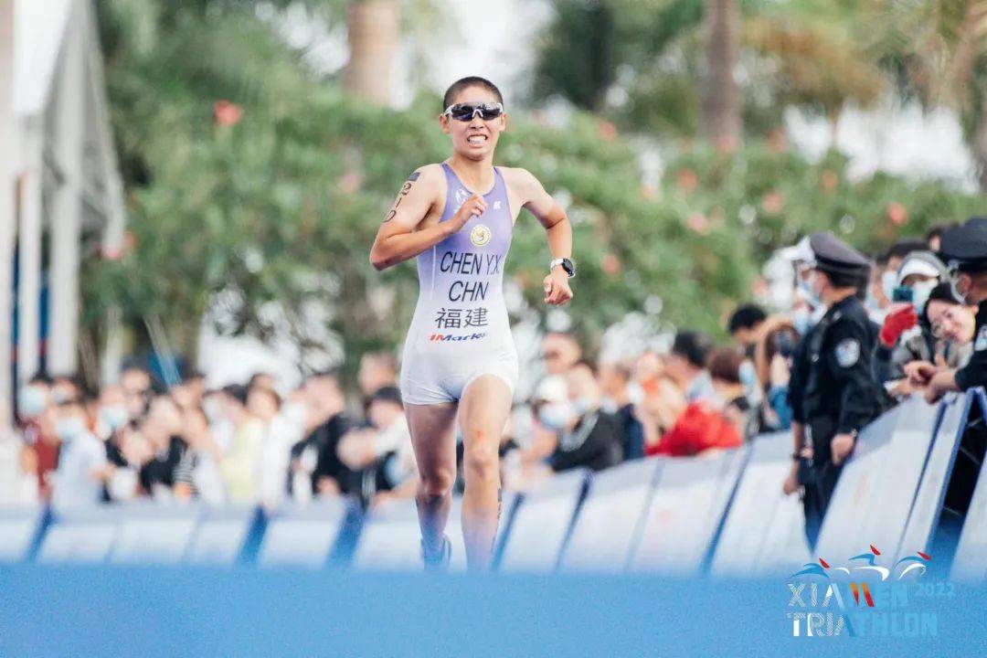 新西兰选手勇夺铁人三项冠军，创造历史记录