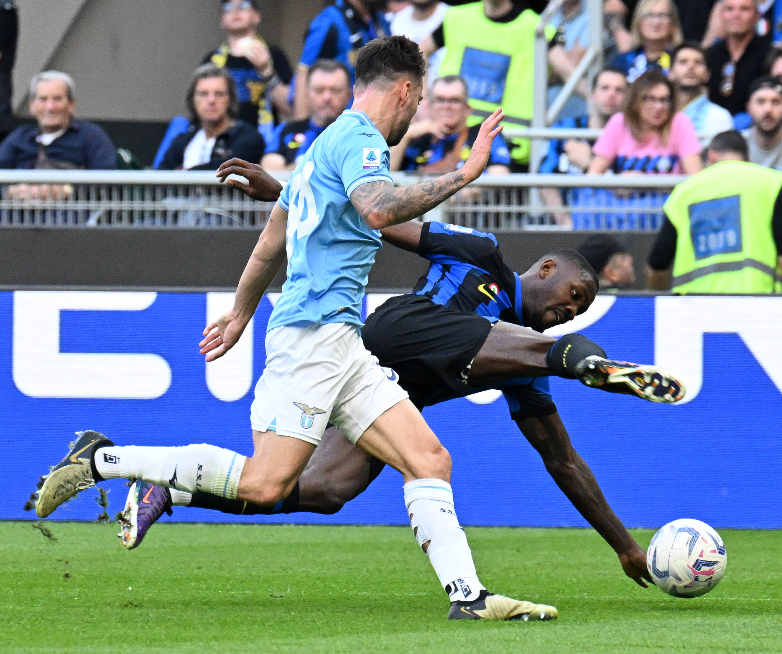 罗马战胜热那亚，继续全胜联赛