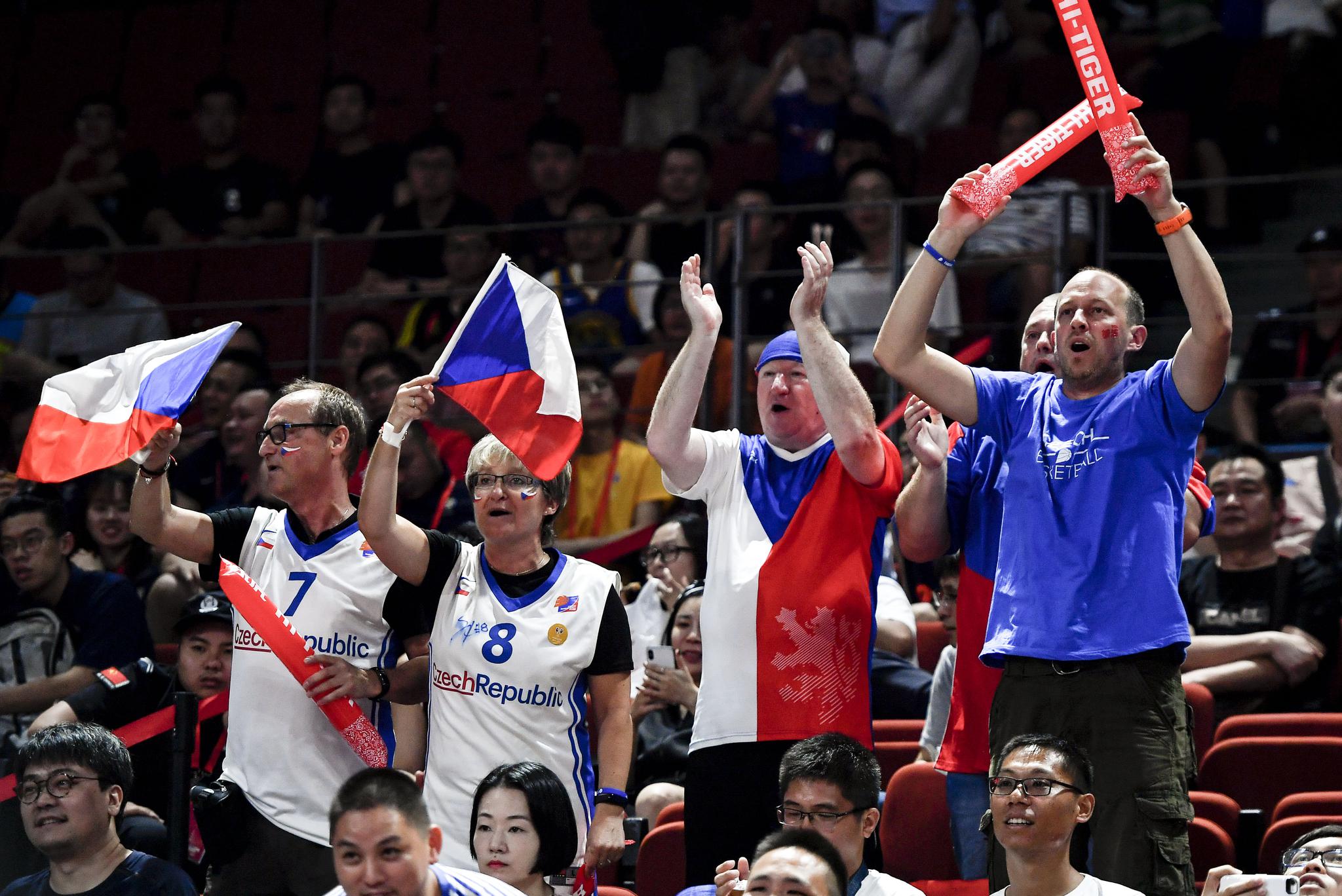 捷克篮球队勇夺胜利锁定晋级