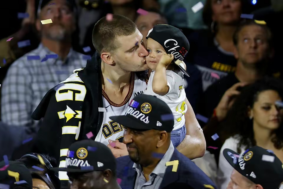 热火客场战胜掘金，全队发挥出色