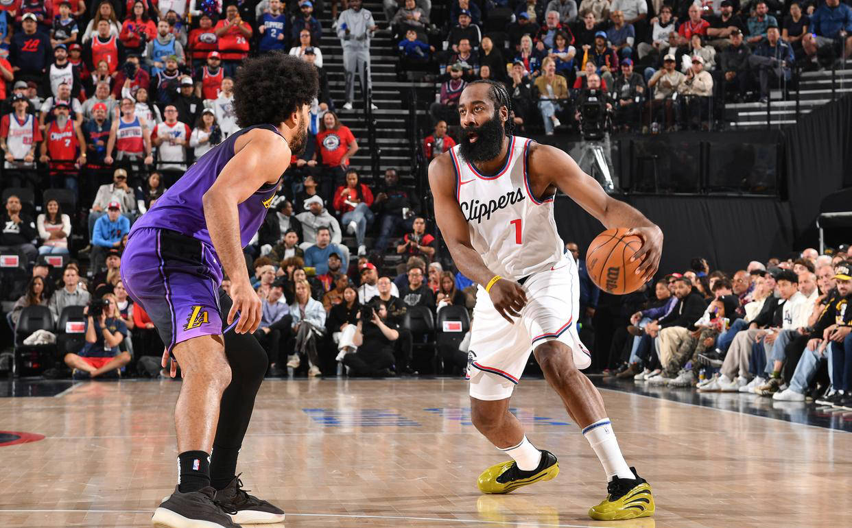 火箭大胜奇才，哈登全场42分独挑大梁