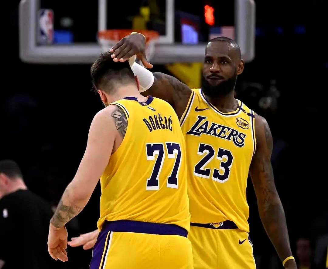 爵士双塔继续发威,狂胜湖人NBA季前赛的简单介绍 爵士双塔继续发威,狂胜湖人NBA季前赛的简单介绍