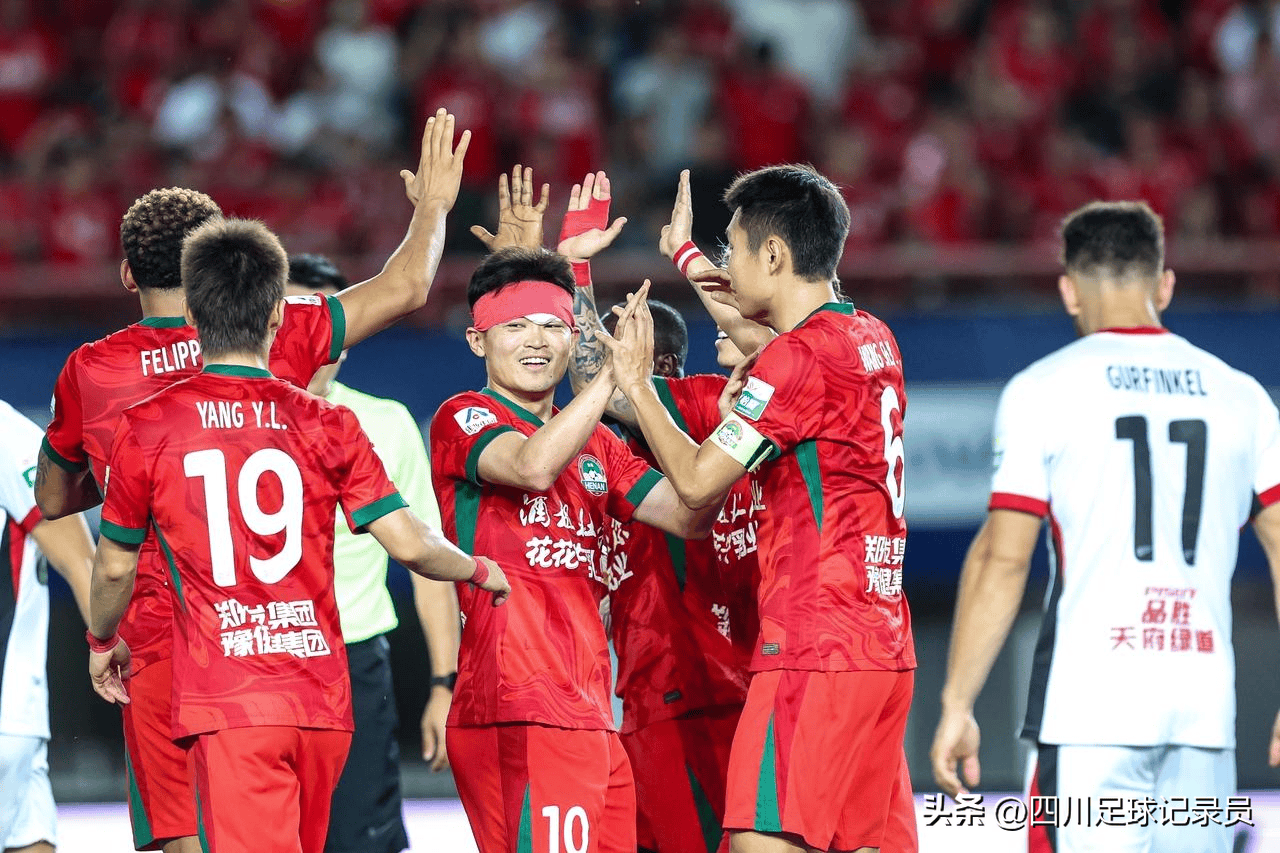 中超联赛重燃战火,广州恒大再度夺冠 中超联赛重燃战火,广州恒大再度夺冠