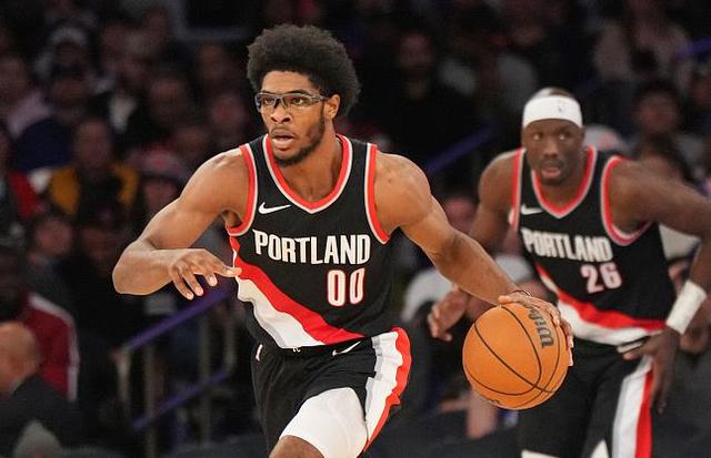 包含猛龙客场胜尼克斯，伦纳德命中率高效20+得分的词条