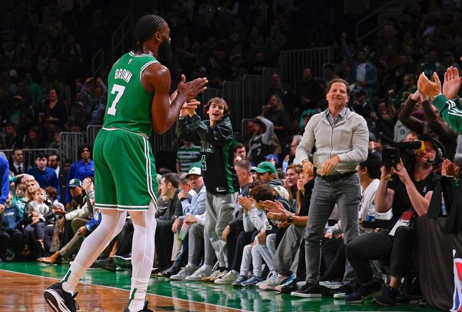 勇士击败凯尔特人，实现三连胜