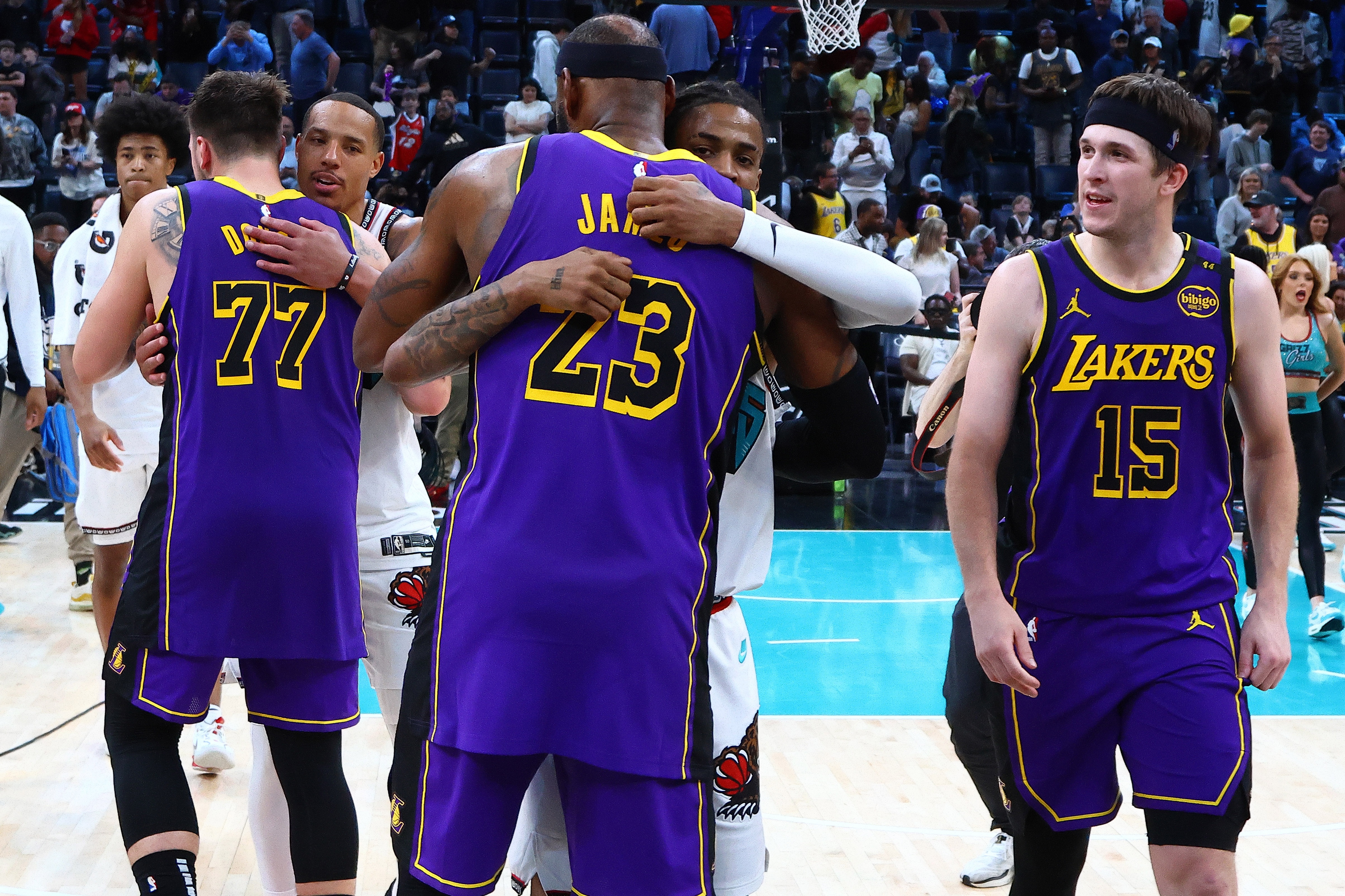 开拓者胜灰熊，继续领跑