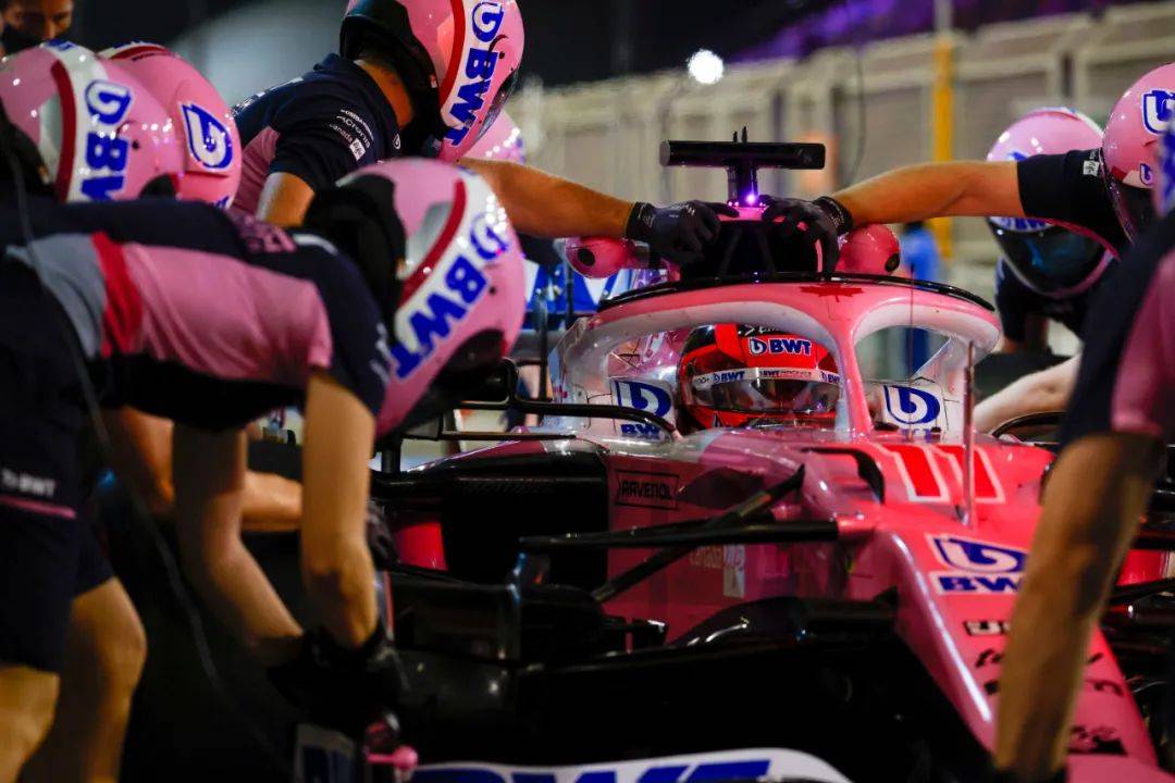 FB体育-梅赛德斯横扫威廉姆斯，佩雷兹点燃赛场的简单介绍